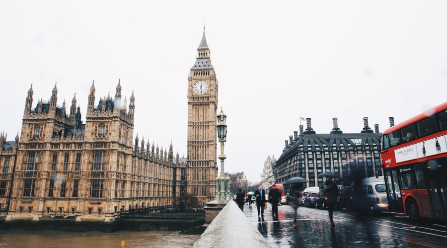 英伟达(NVDA.US)迅速回应！富邦称下一代GPU Rubin或因重新设计延期